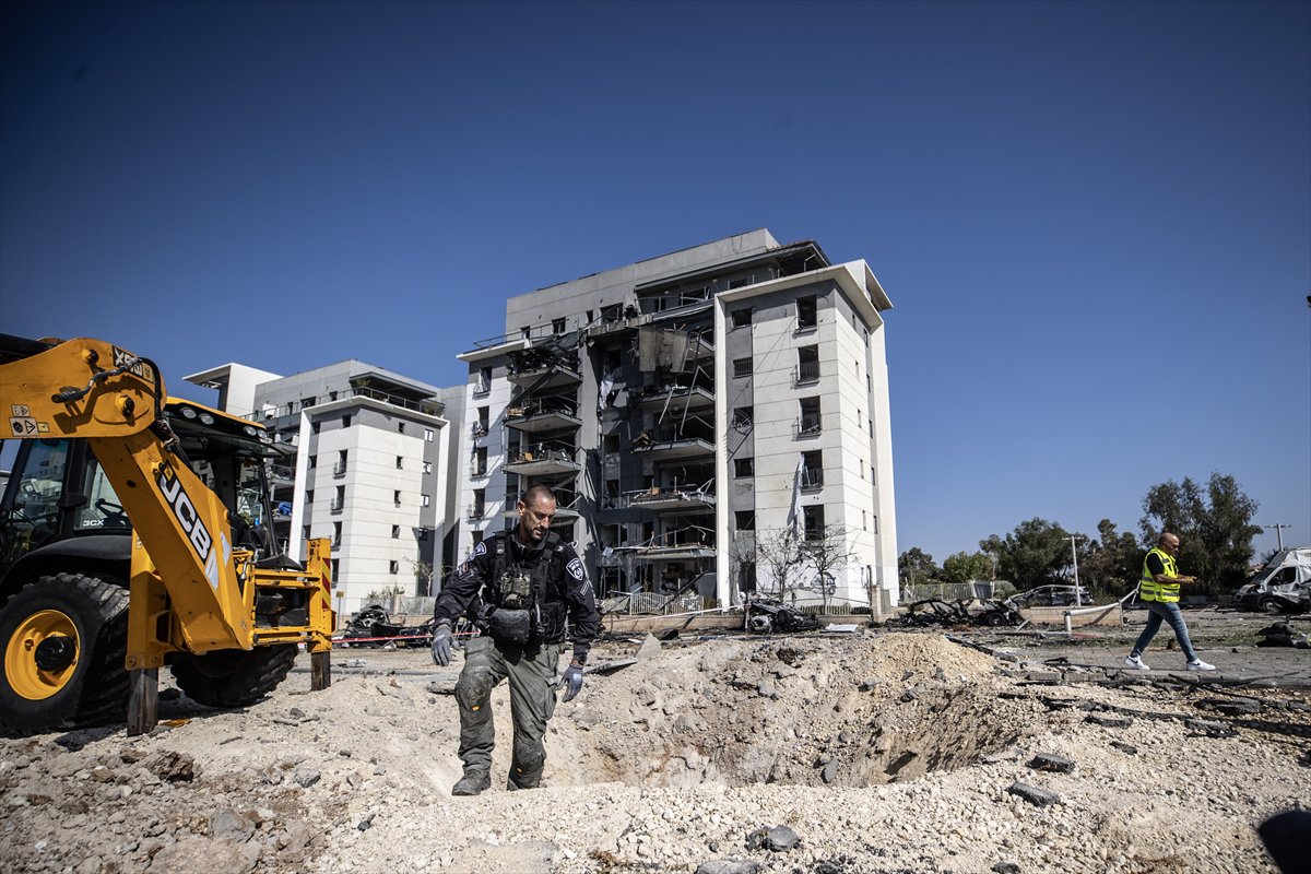 İran'ın, İsrail'e saldırısından sonra yıkım kareleri
