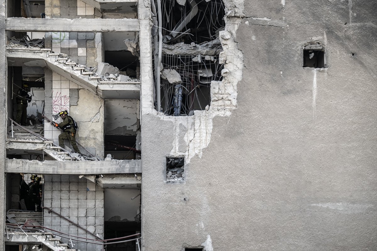 İran'ın, İsrail'e saldırısından sonra yıkım kareleri