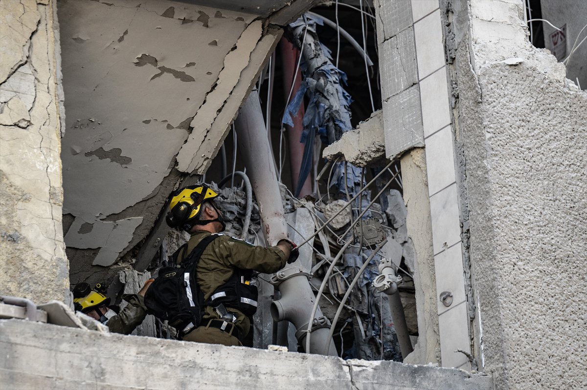 İran'ın, İsrail'e saldırısından sonra yıkım kareleri