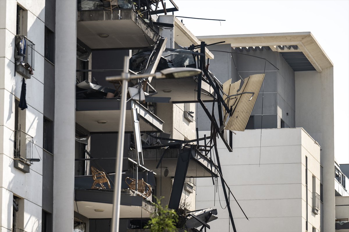 İran'ın, İsrail'e saldırısından sonra yıkım kareleri