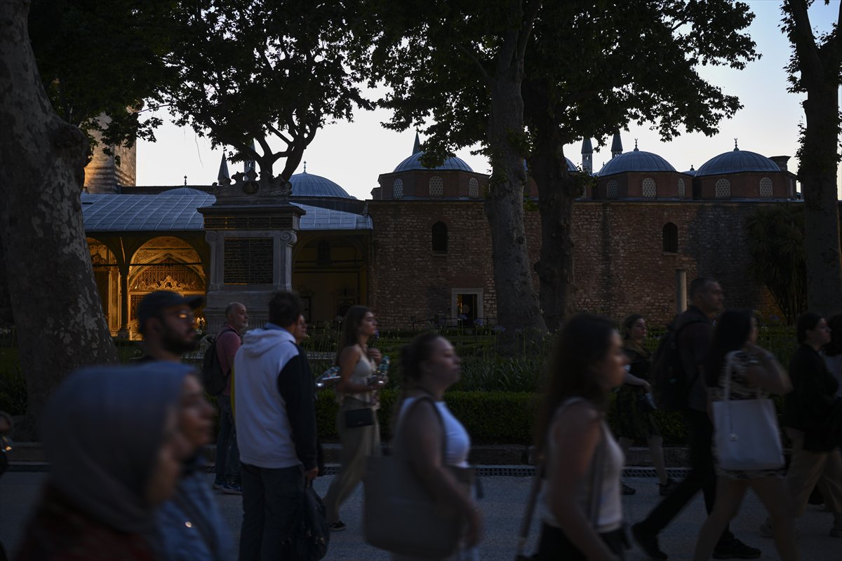 Topkapı Sarayı, gece turlarıyla ziyaretçilerini büyülüyor