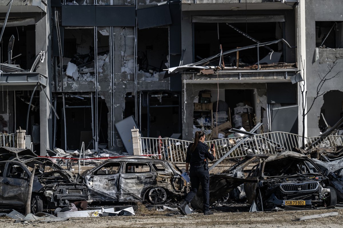 İran'ın, İsrail'e saldırısından sonra yıkım kareleri