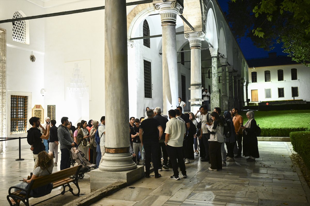 Topkapı Sarayı, gece turlarıyla ziyaretçilerini büyülüyor