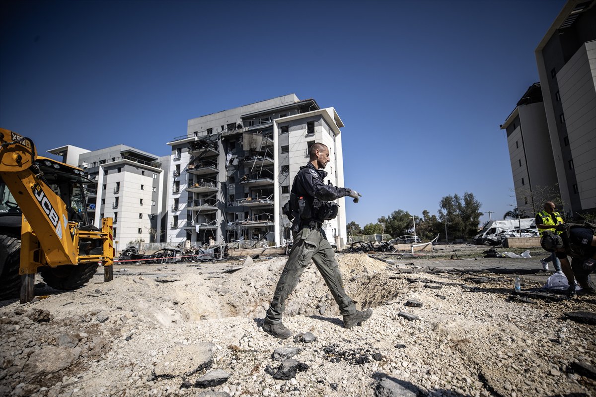 İran'ın, İsrail'e saldırısından sonra yıkım kareleri