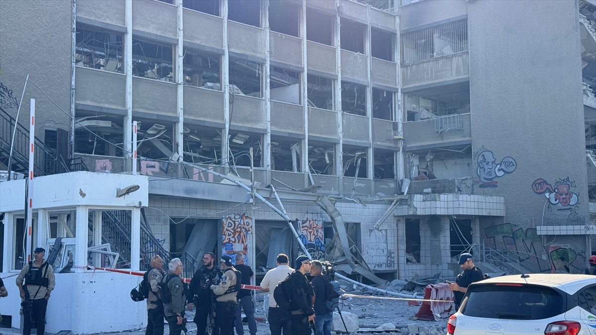 İran'ın, İsrail'e saldırısından sonra yıkım kareleri