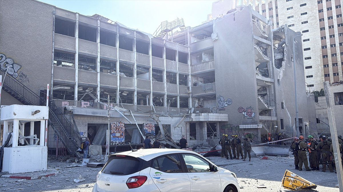 İran'ın, İsrail'e saldırısından sonra yıkım kareleri