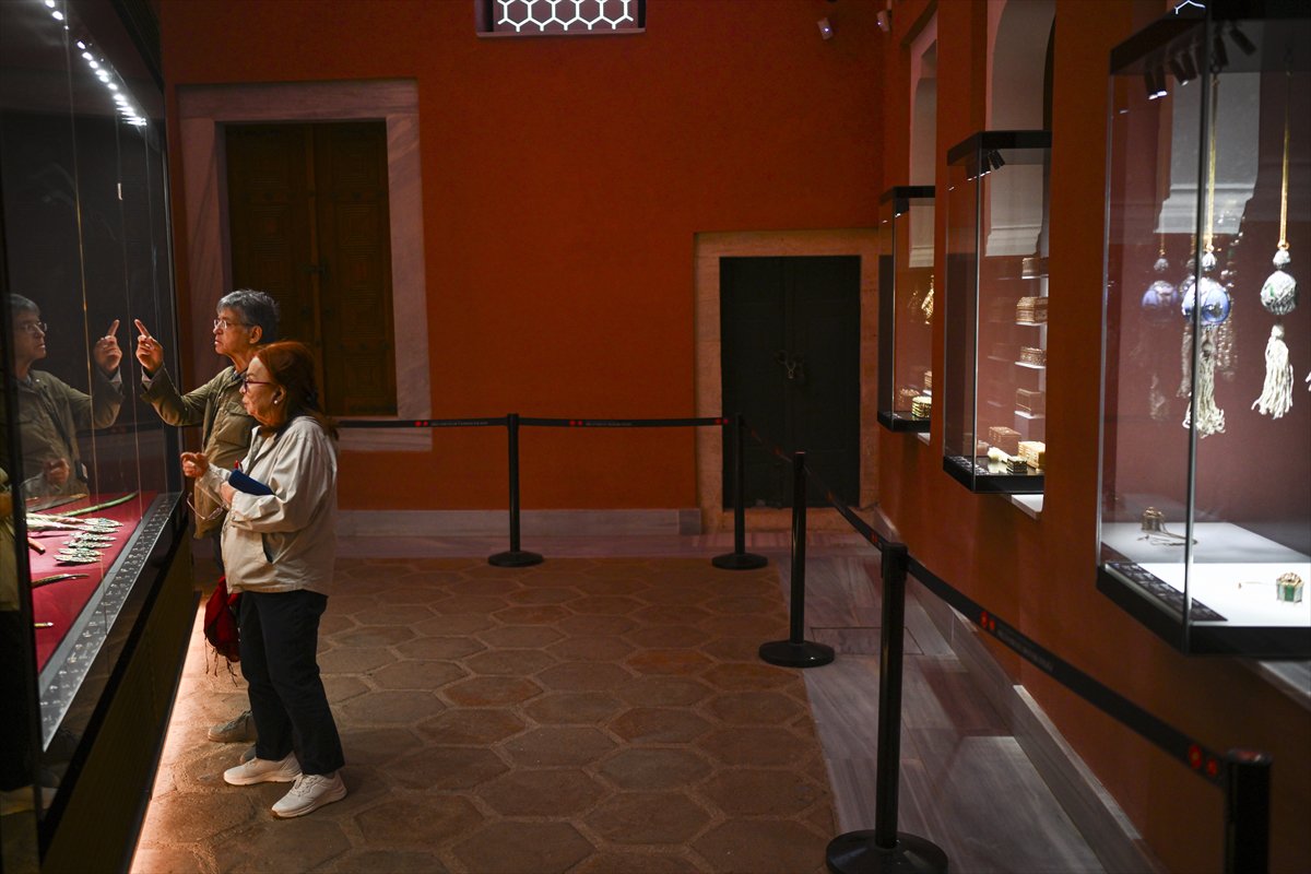 Topkapı Sarayı, gece turlarıyla ziyaretçilerini büyülüyor