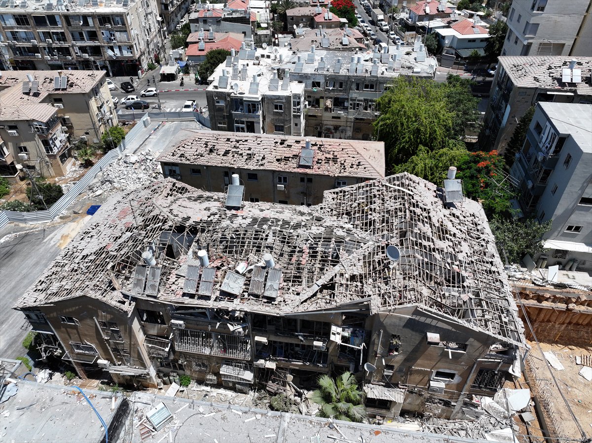 İran'ın, İsrail'e saldırısından sonra yıkım kareleri