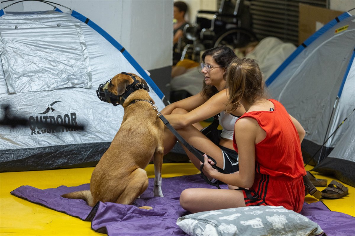 İsrailliler gecelerini sığınaklarda geçirdi: Ateşkesin ardından evlerine dönmeleri bekleniyor