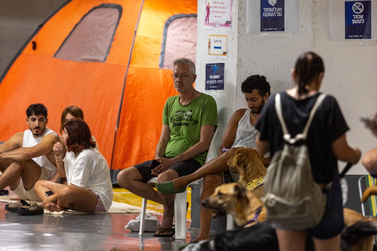 İsrailliler gecelerini sığınaklarda geçirdi: Ateşkesin ardından evlerine dönmeleri bekleniyor