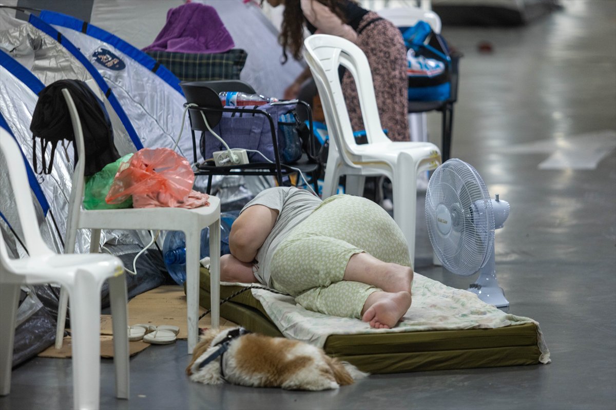 İsrailliler gecelerini sığınaklarda geçirdi: Ateşkesin ardından evlerine dönmeleri bekleniyor