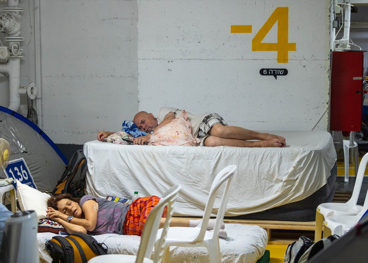 İsrailliler gecelerini sığınaklarda geçirdi: Ateşkesin ardından evlerine dönmeleri bekleniyor