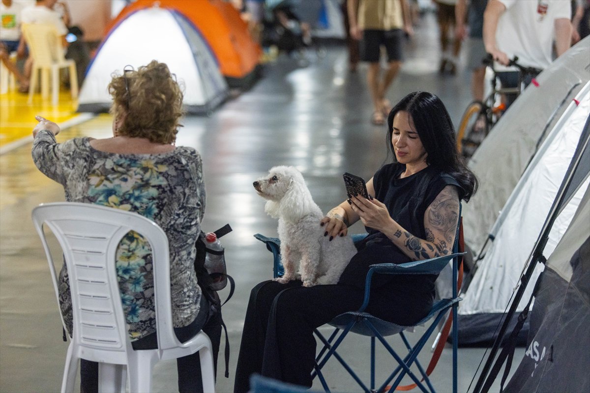 İsrailliler gecelerini sığınaklarda geçirdi: Ateşkesin ardından evlerine dönmeleri bekleniyor