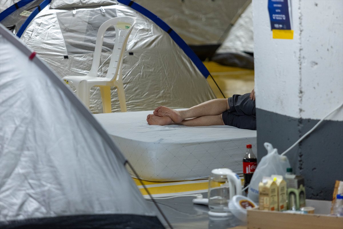 İsrailliler gecelerini sığınaklarda geçirdi: Ateşkesin ardından evlerine dönmeleri bekleniyor