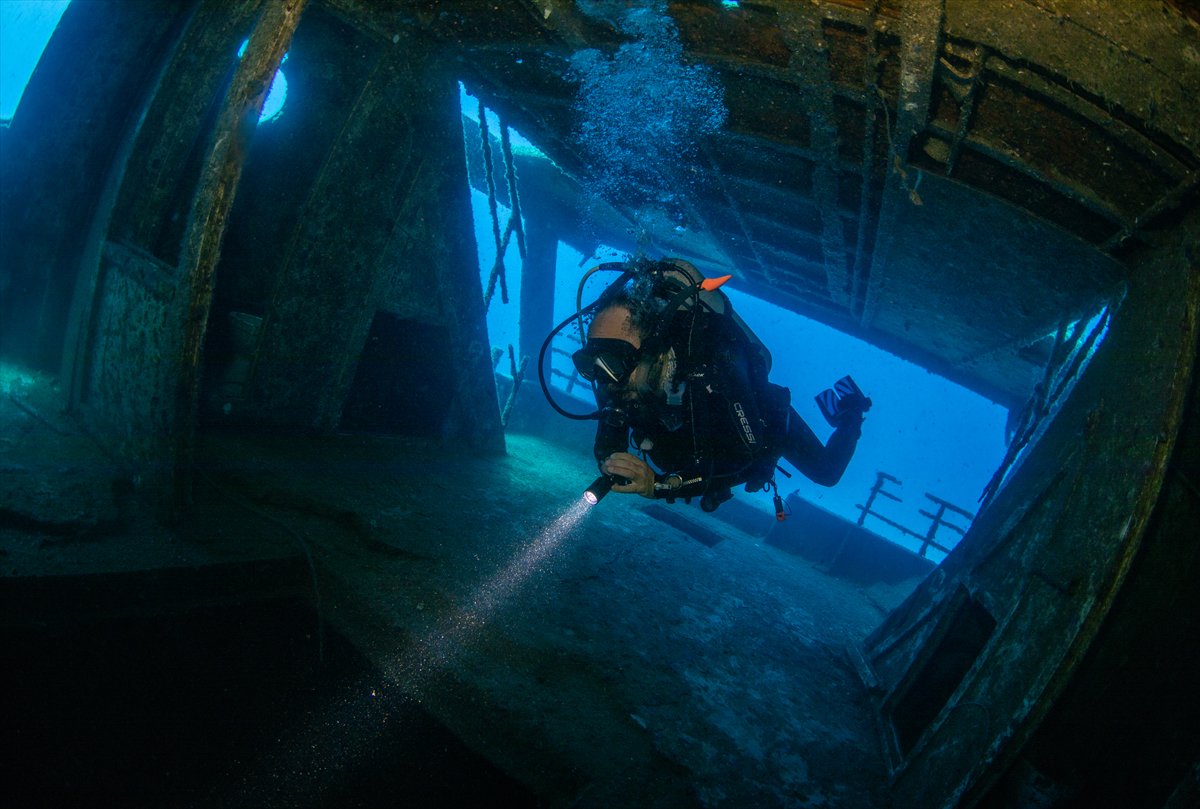 Antalya'nın su altı hazineleri karadan daha renkli bir dünya sunuyor