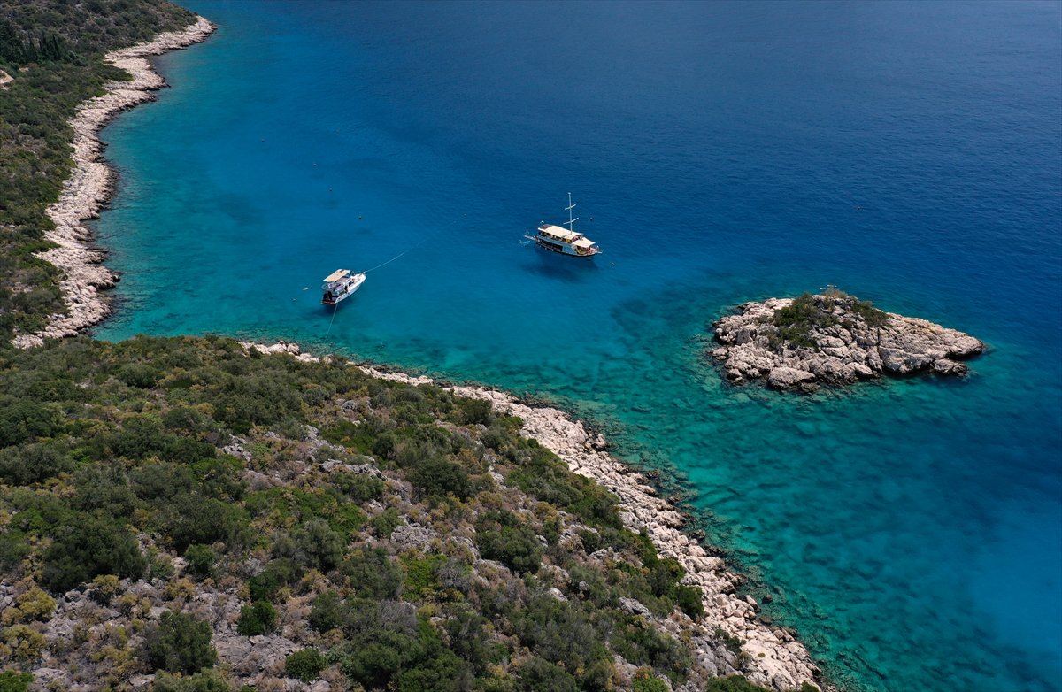 Antalya'nın su altı hazineleri karadan daha renkli bir dünya sunuyor