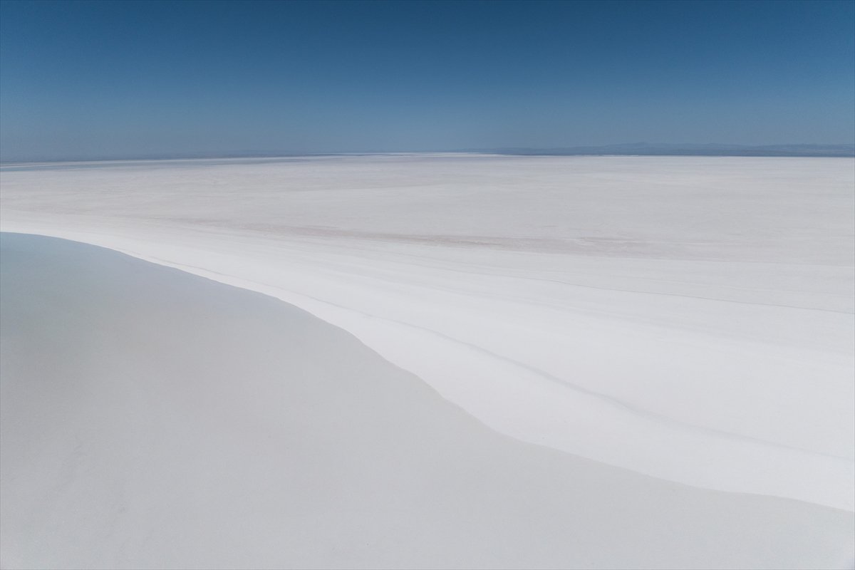 Tuz Gölü’ndeki su çekildi, flamingolar azaldı