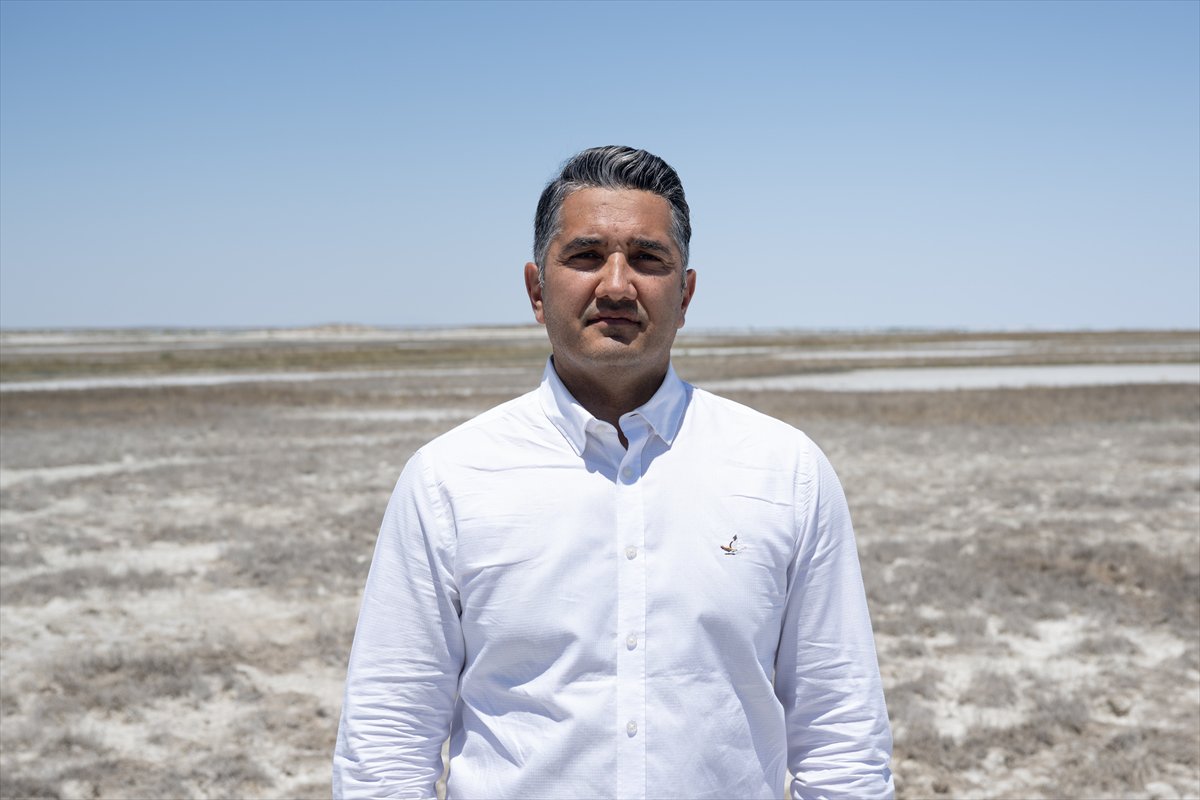 Tuz Gölü’ndeki su çekildi, flamingolar azaldı