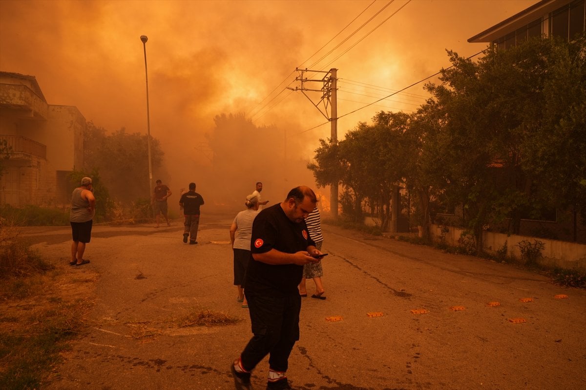 Türkiye’nin birçok noktasında orman yangınlarıyla mücadele devam ediyor