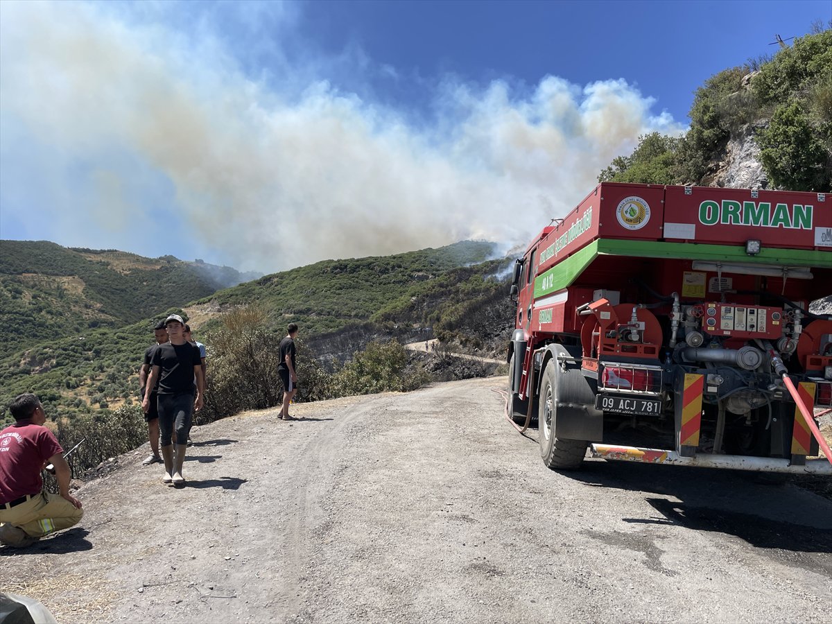 Türkiye’nin birçok noktasında orman yangınlarıyla mücadele devam ediyor