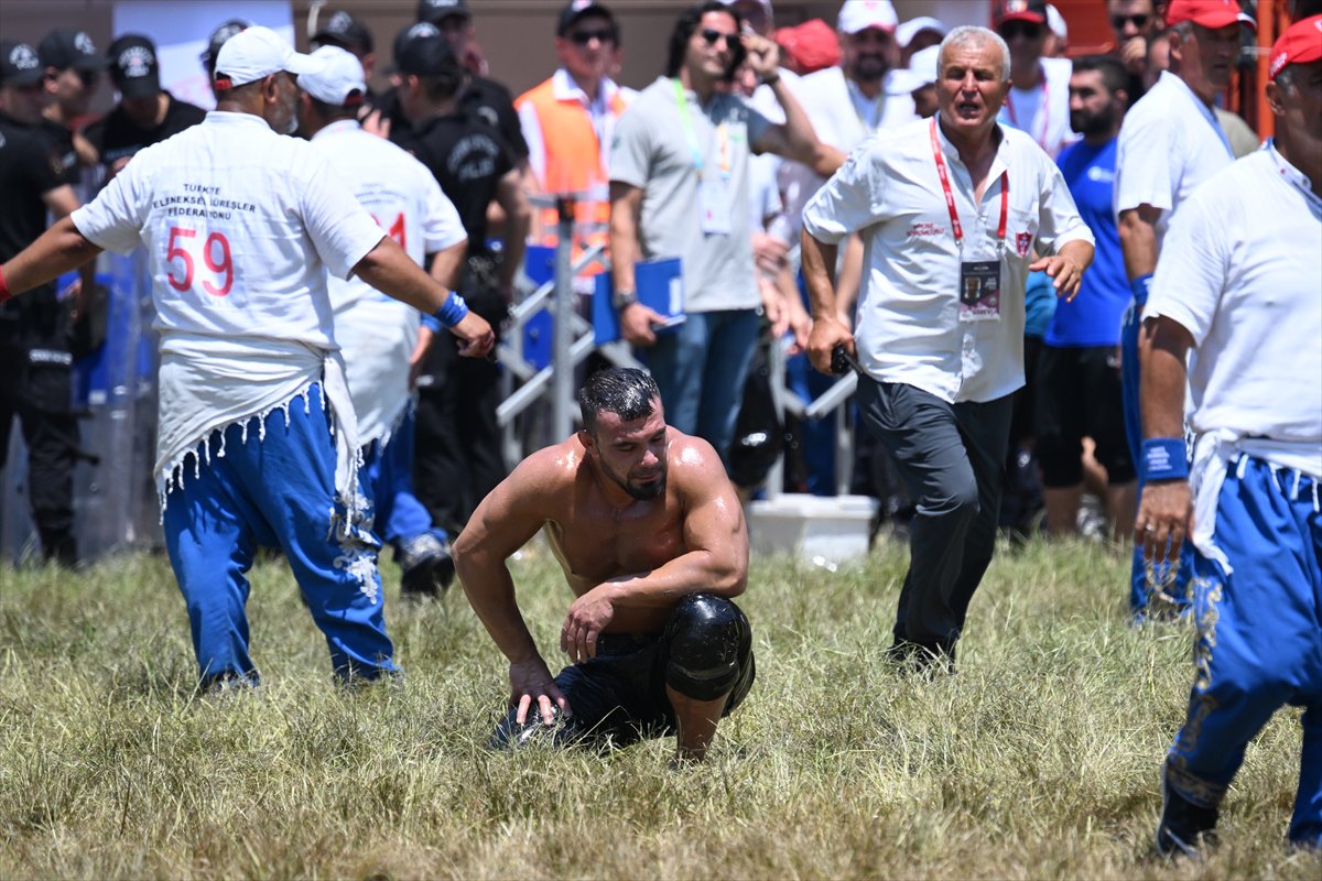 Asırlık gelenek Kırkpınar, 664. kez er meydanında güreşçilerini ağırladı