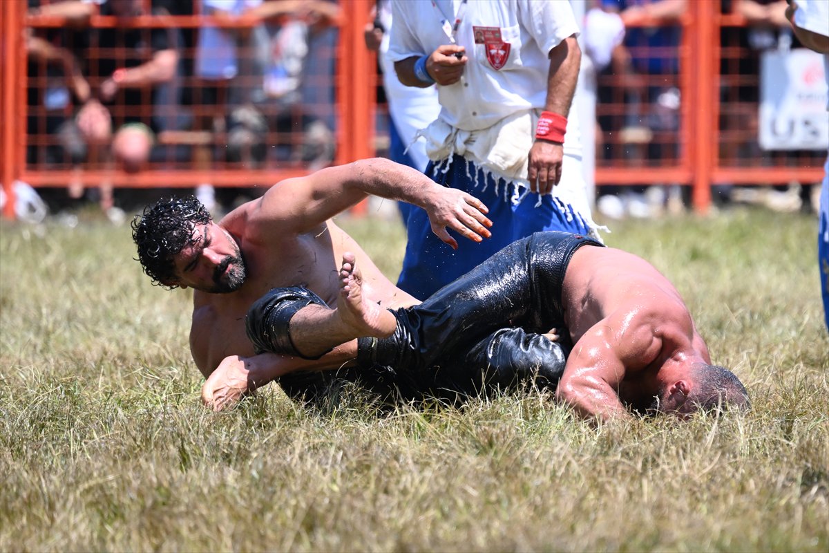 Asırlık gelenek Kırkpınar, 664. kez er meydanında güreşçilerini ağırladı