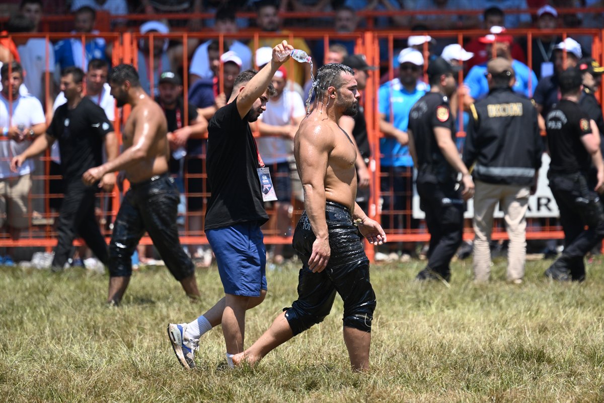 Asırlık gelenek Kırkpınar, 664. kez er meydanında güreşçilerini ağırladı