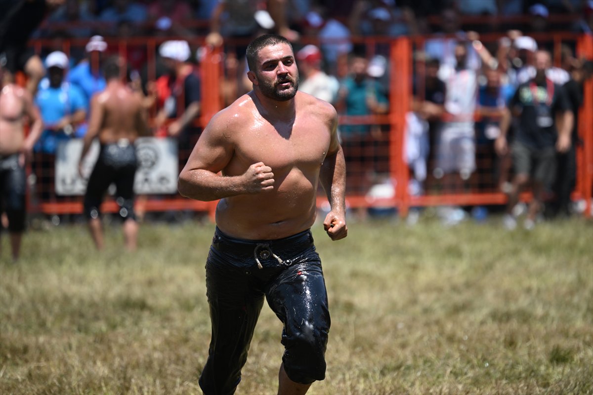 Asırlık gelenek Kırkpınar, 664. kez er meydanında güreşçilerini ağırladı