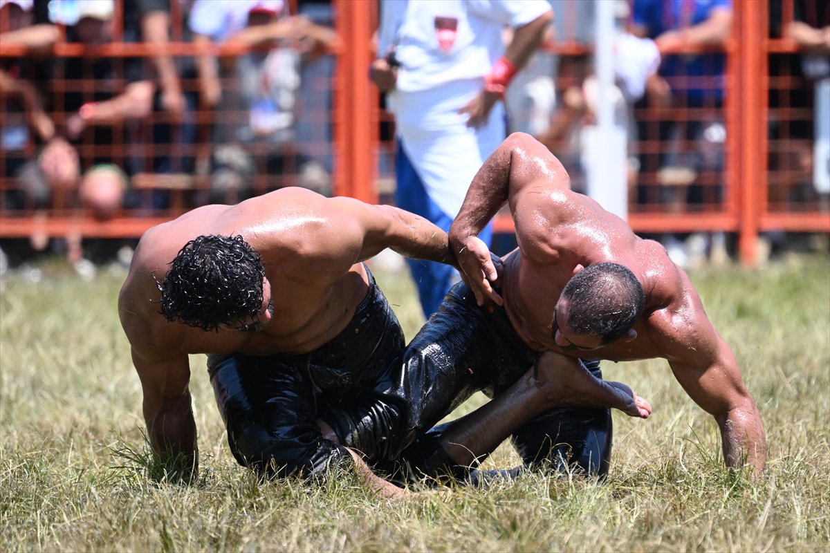 Asırlık gelenek Kırkpınar, 664. kez er meydanında güreşçilerini ağırladı