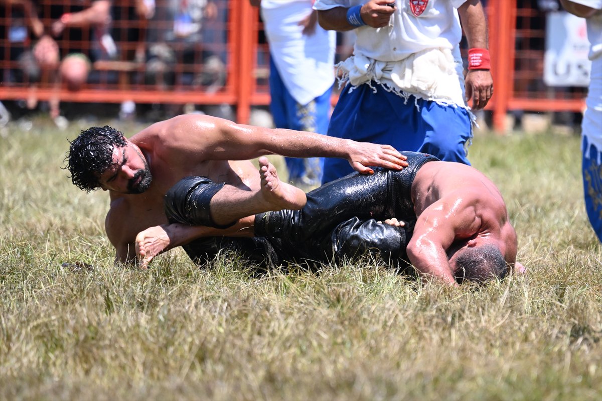 Asırlık gelenek Kırkpınar, 664. kez er meydanında güreşçilerini ağırladı