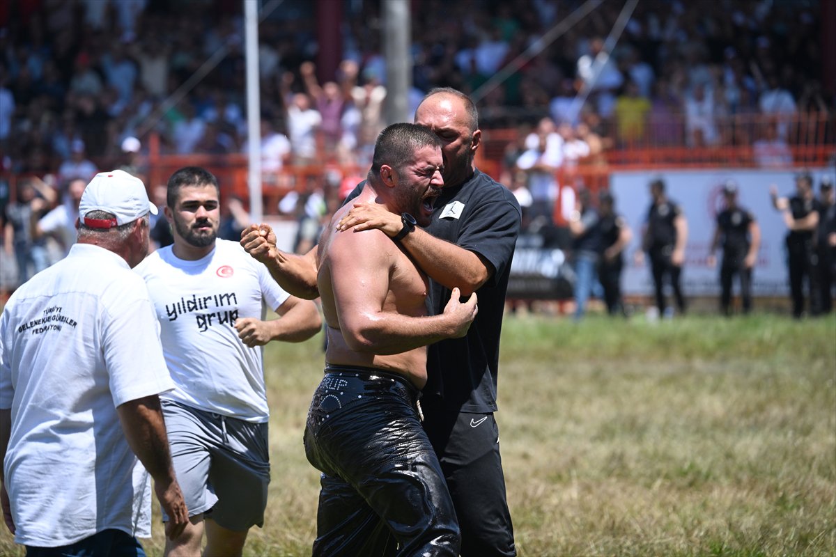 Asırlık gelenek Kırkpınar, 664. kez er meydanında güreşçilerini ağırladı