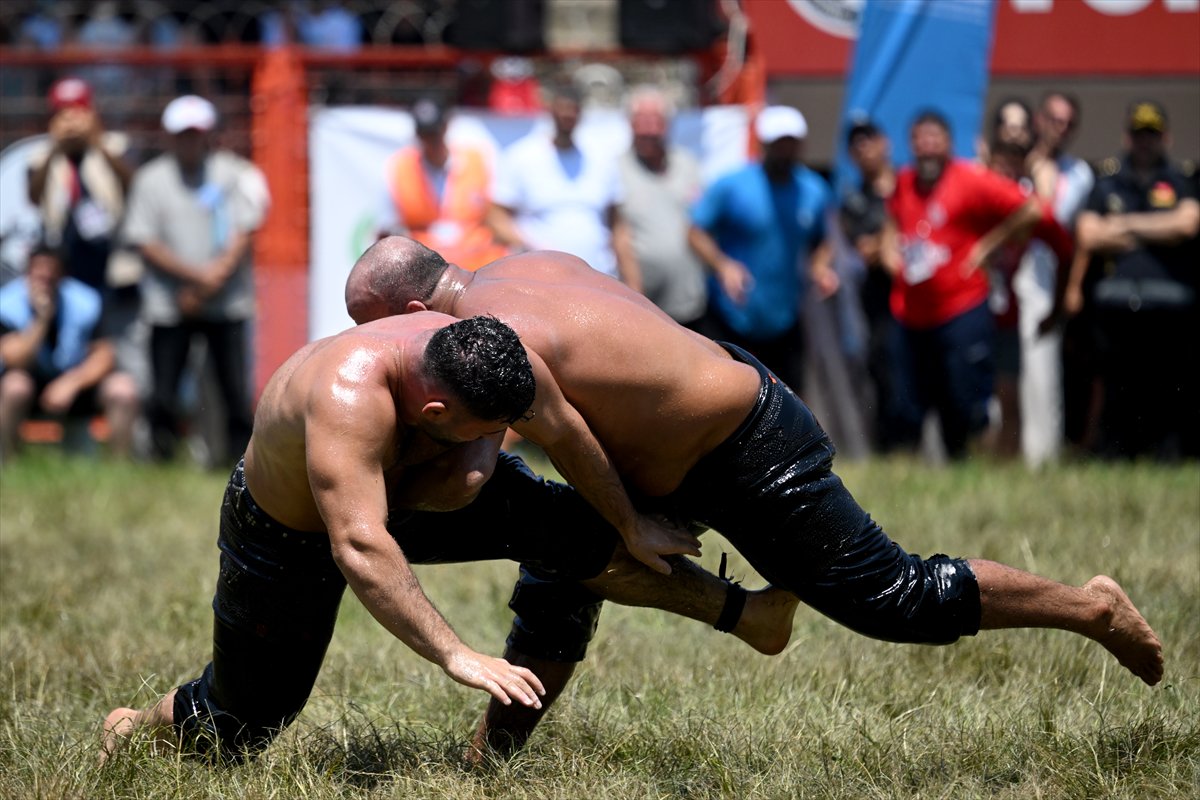 Asırlık gelenek Kırkpınar, 664. kez er meydanında güreşçilerini ağırladı