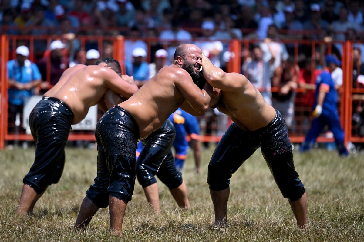 Asırlık gelenek Kırkpınar, 664. kez er meydanında güreşçilerini ağırladı