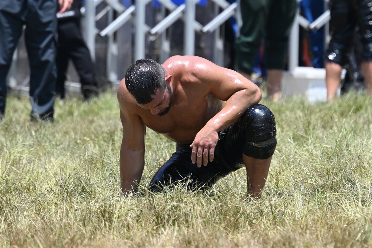Asırlık gelenek Kırkpınar, 664. kez er meydanında güreşçilerini ağırladı