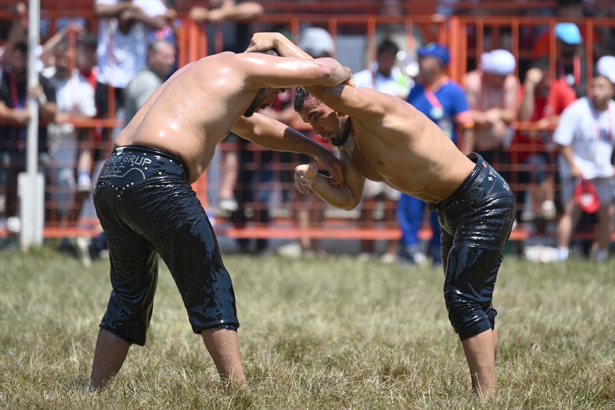 Asırlık gelenek Kırkpınar, 664. kez er meydanında güreşçilerini ağırladı