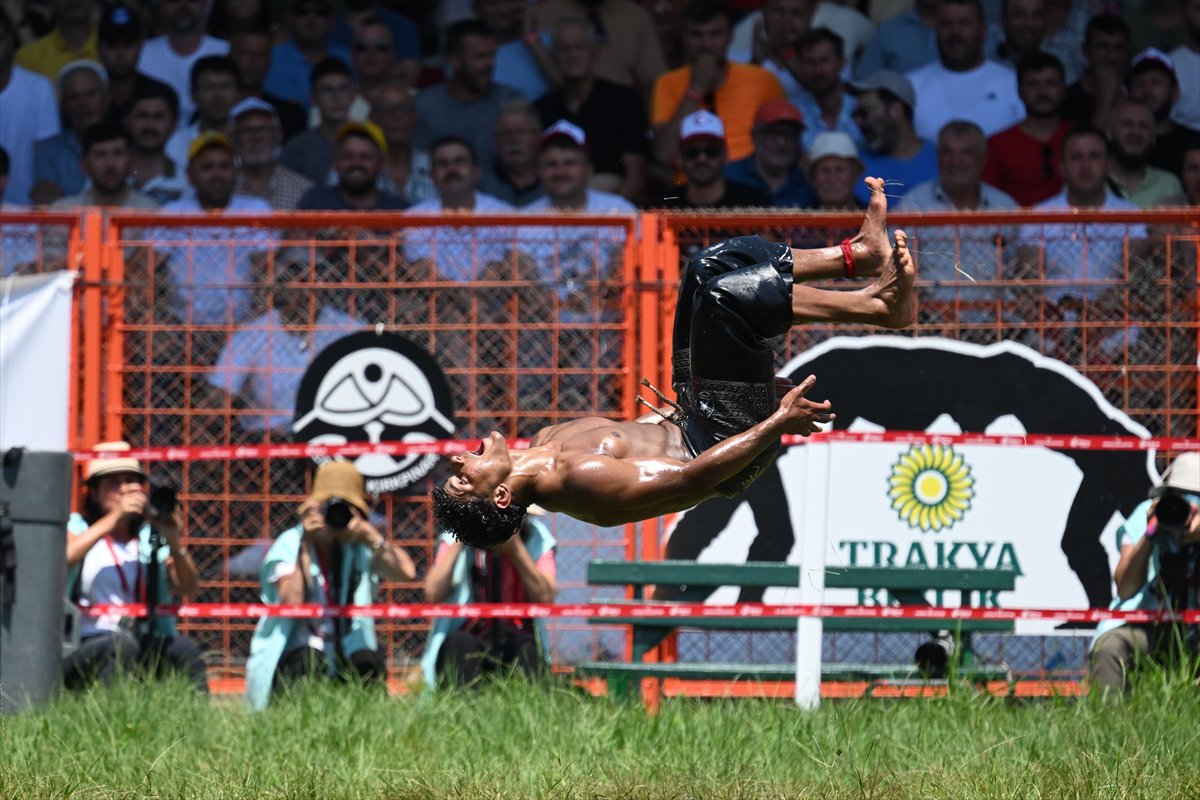 Asırlık gelenek Kırkpınar, 664. kez er meydanında güreşçilerini ağırladı