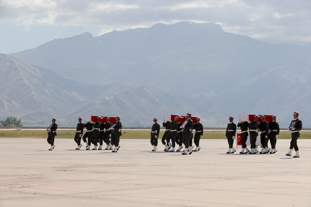 Pençe-Kilit Harekatı’nda şehit olan kahraman askerler son yolculuklarına uğurlandı