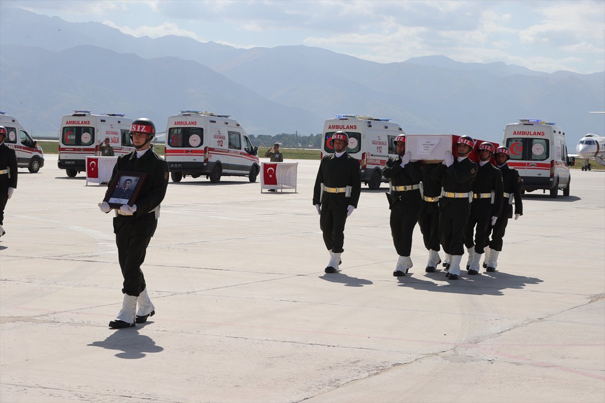 Pençe-Kilit Harekatı’nda şehit olan kahraman askerler son yolculuklarına uğurlandı