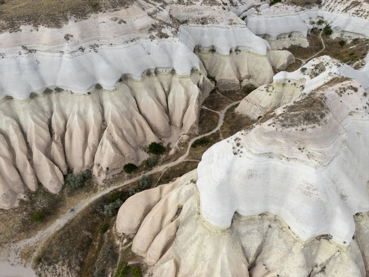 Kapadokya, gökyüzüne yükselen balonlarıyla görsel şölen sunuyor