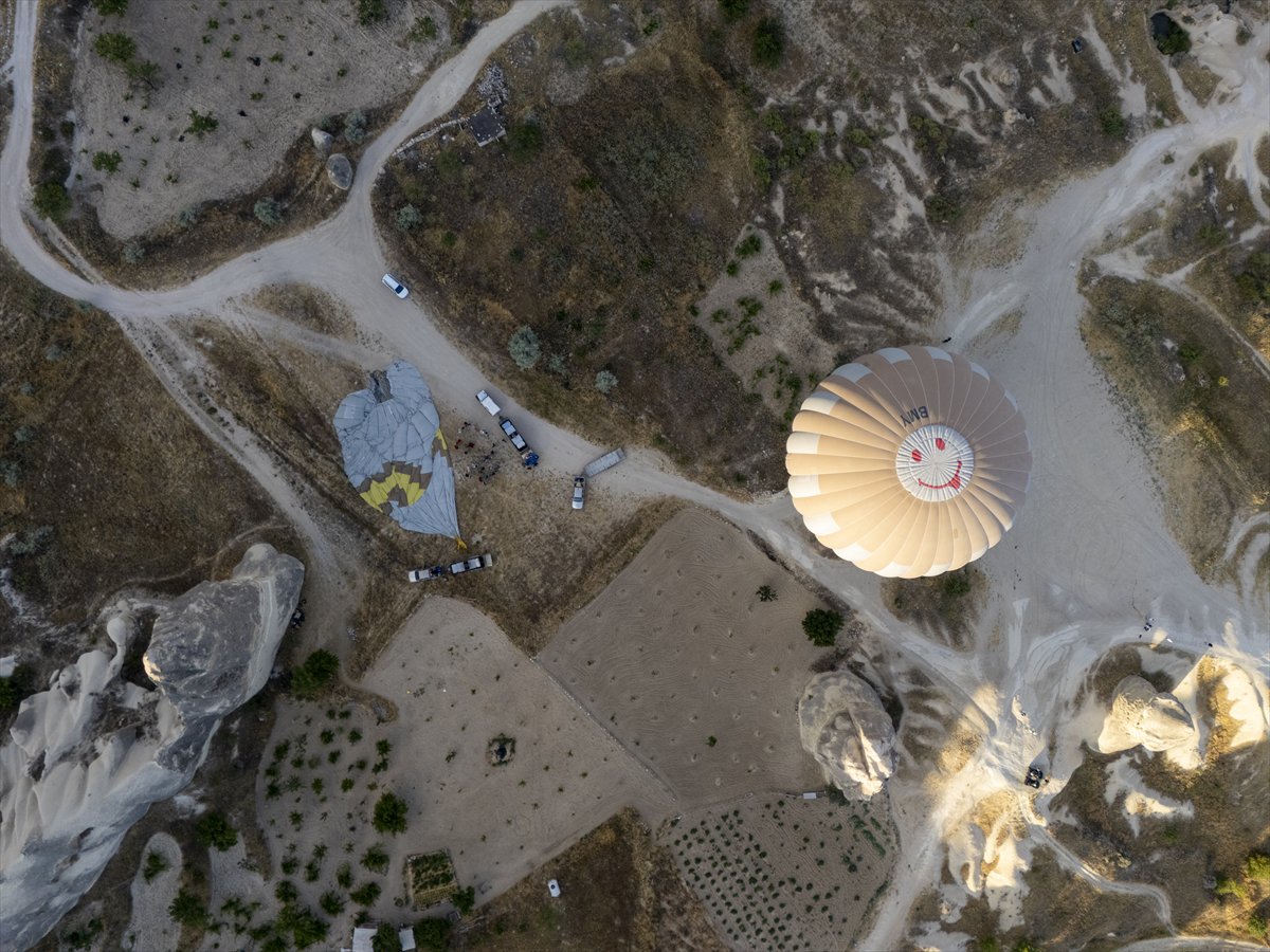 Kapadokya, gökyüzüne yükselen balonlarıyla görsel şölen sunuyor