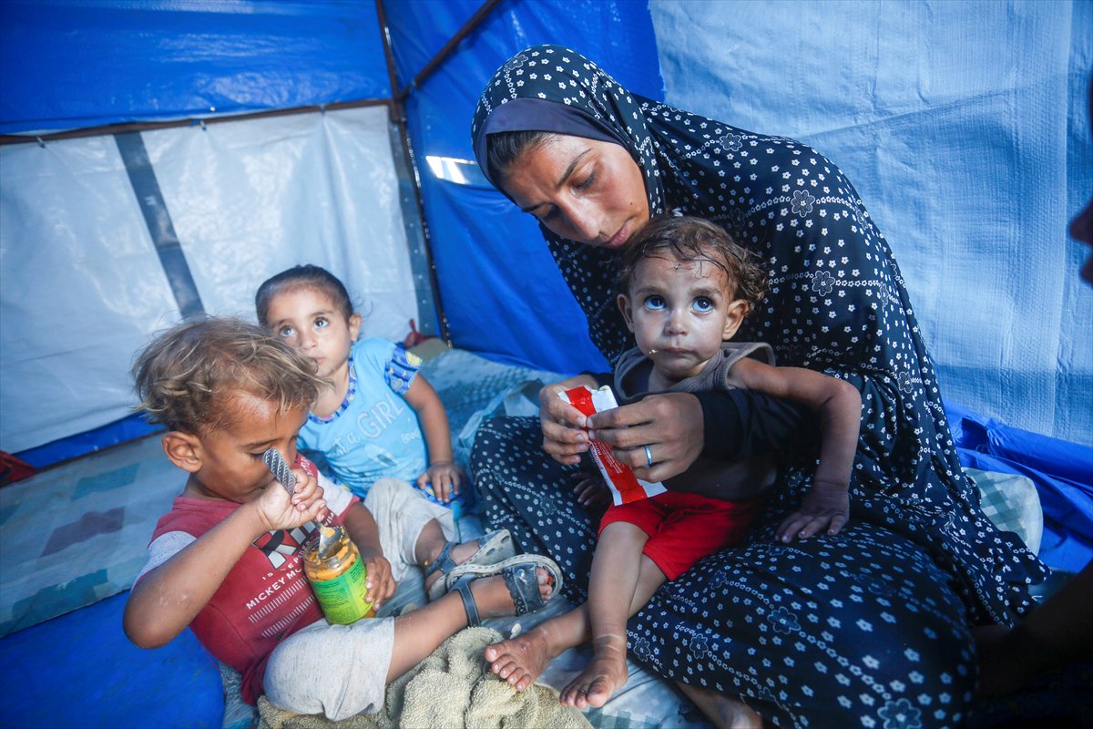 Gazze'de bebekler beslenme sıkıntısı yaşıyor