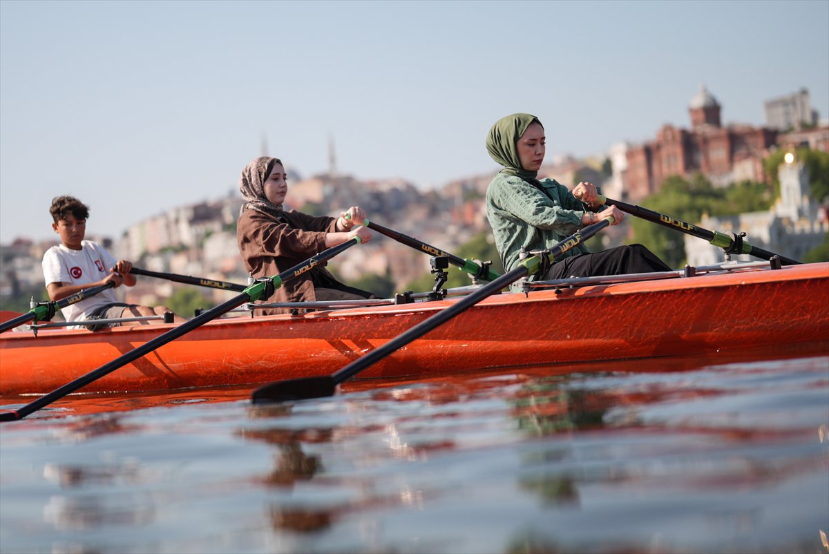 İstanbul’un kalbi Haliç'te kürek zamanı
