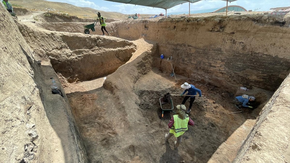 Ayanis Kalesi’nde Haldi Tapınağı’nın sırları bir bir çözülüyor