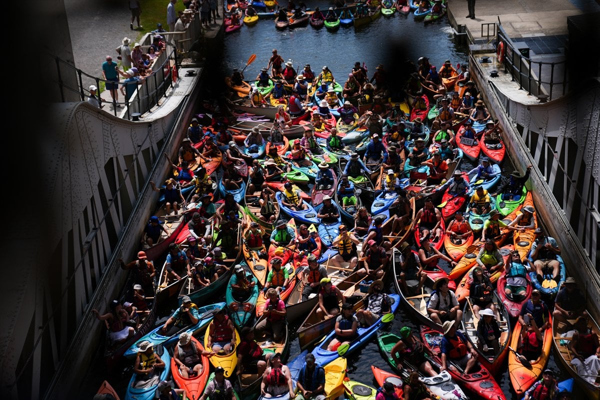 Kanada’da yüzlerce kanocu tarihi kanal kilidinde bir araya geldi