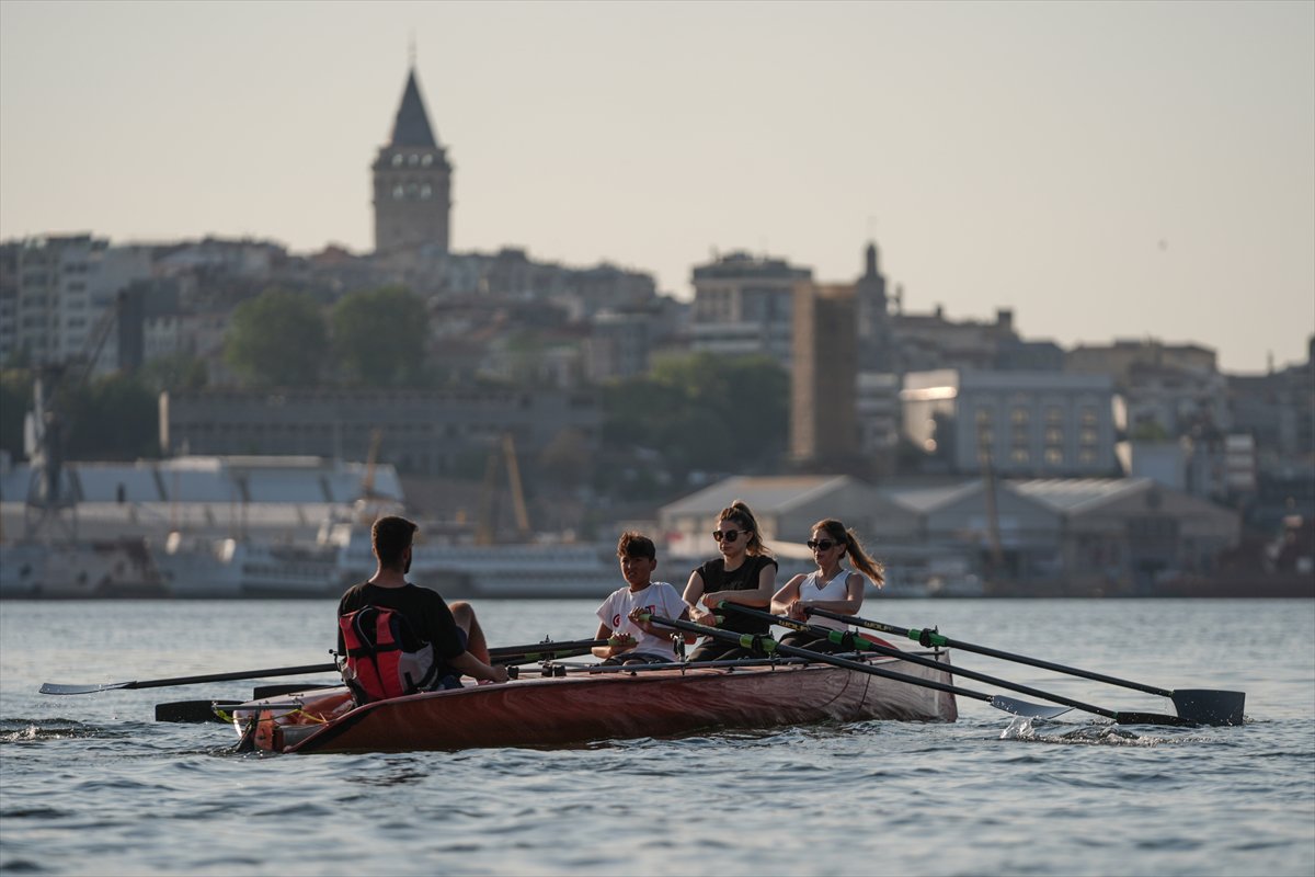 İstanbul’un kalbi Haliç'te kürek zamanı