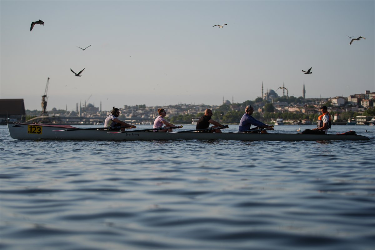 İstanbul’un kalbi Haliç'te kürek zamanı