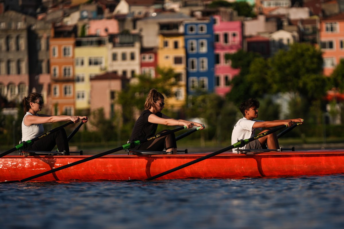 İstanbul’un kalbi Haliç'te kürek zamanı