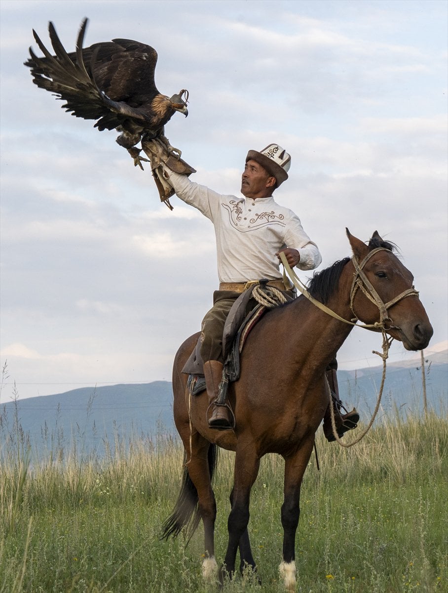 Kırgızistan’da asırlardır devam eden gelenek: Kartal Terbiyeciliği