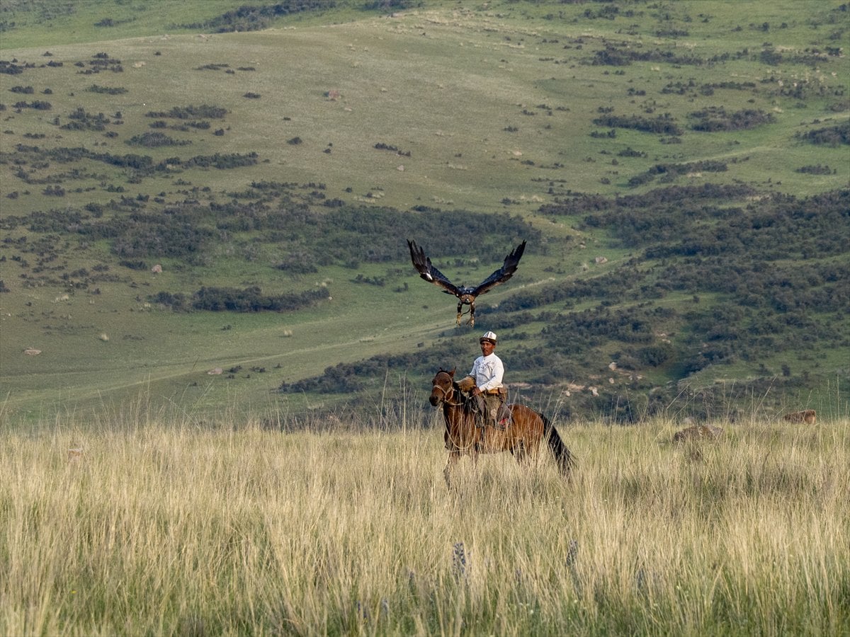 Kırgızistan’da asırlardır devam eden gelenek: Kartal Terbiyeciliği