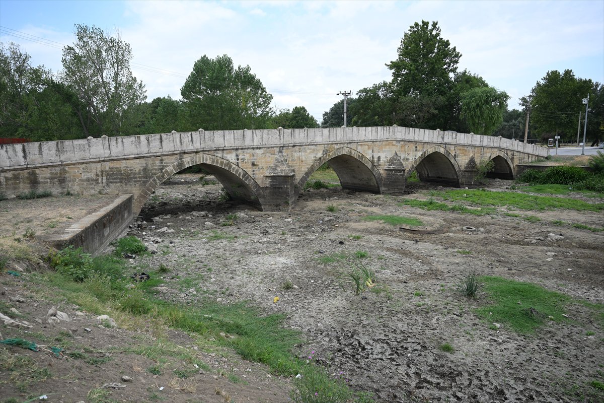 Tunca Nehri'nde su akışı tamamen durdu